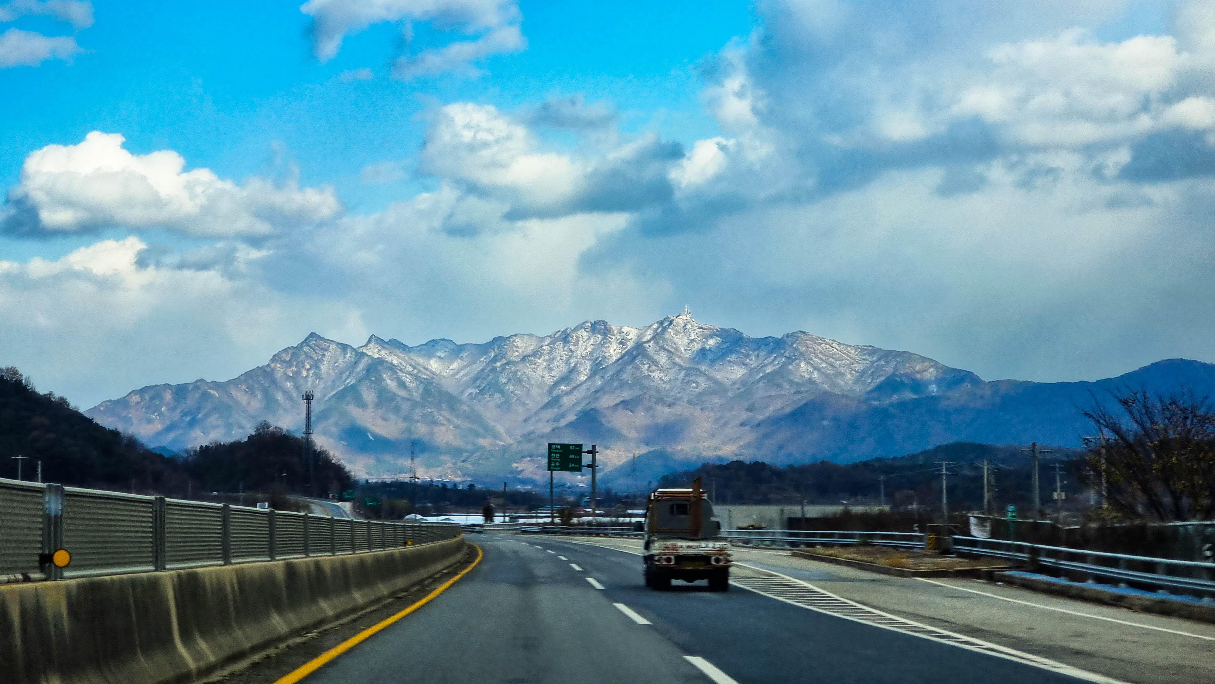 계룡산의 설경