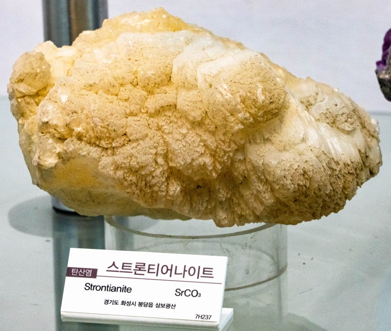 스트론티어나이트/탄산염