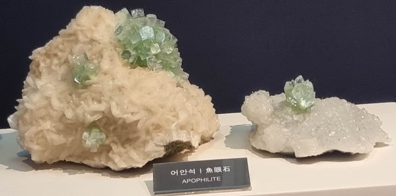 어안석(魚眼石)