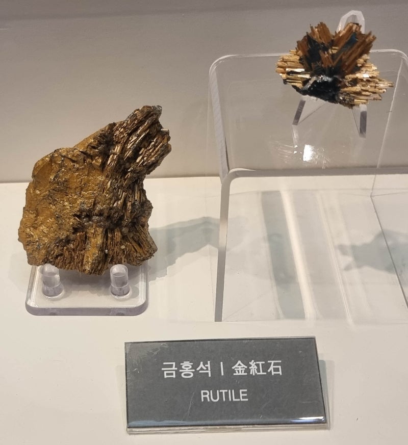 금홍석(金紅石)