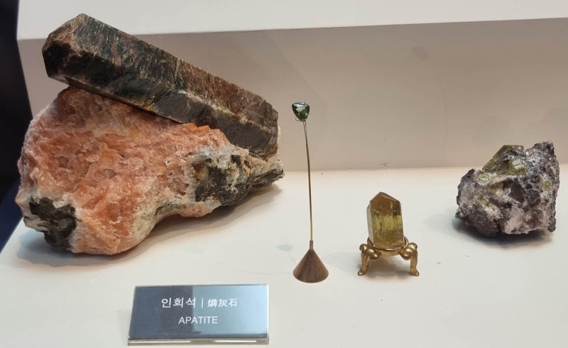 인회석(燐灰石)